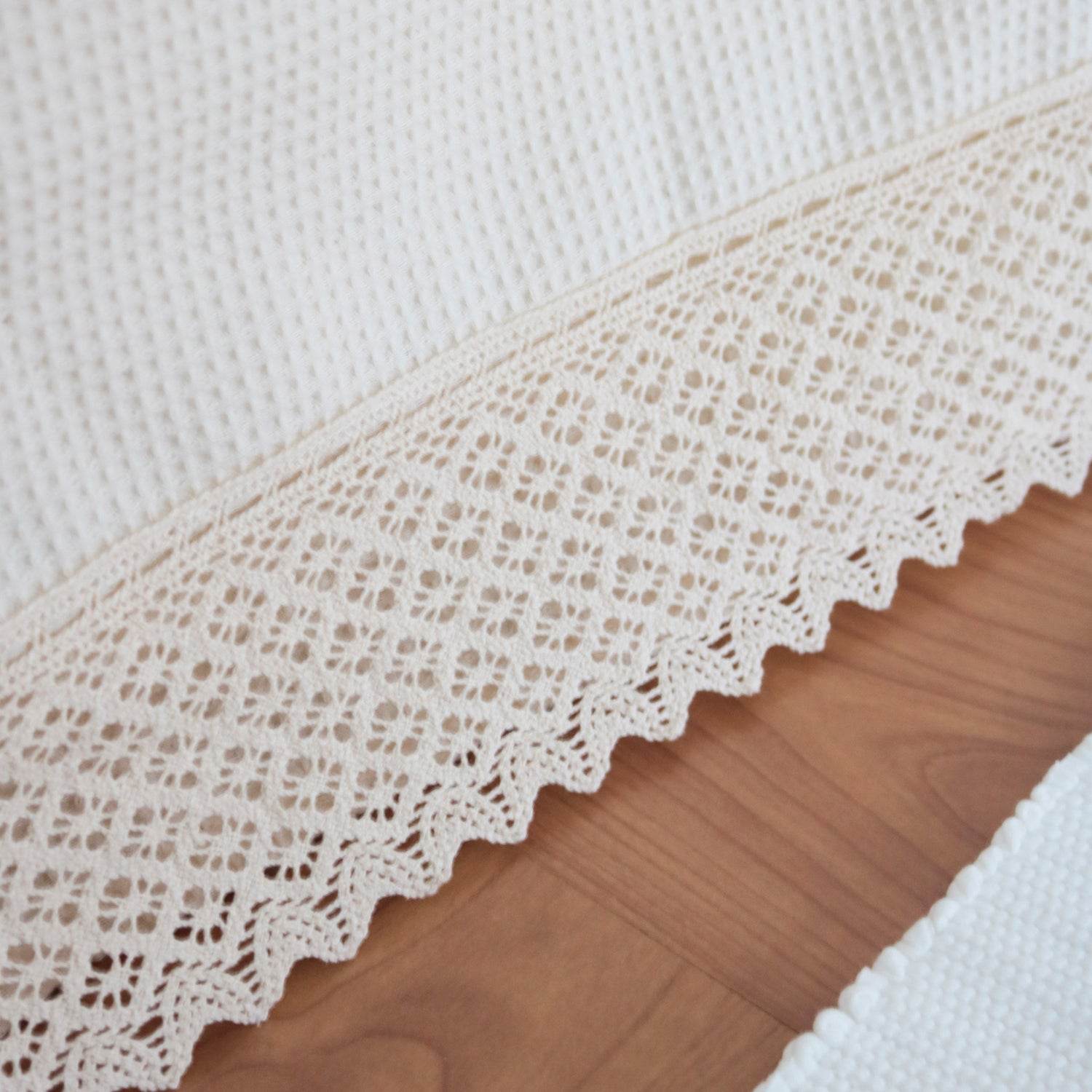 Tapete com Aplicação Favo com Renda - LethesHome