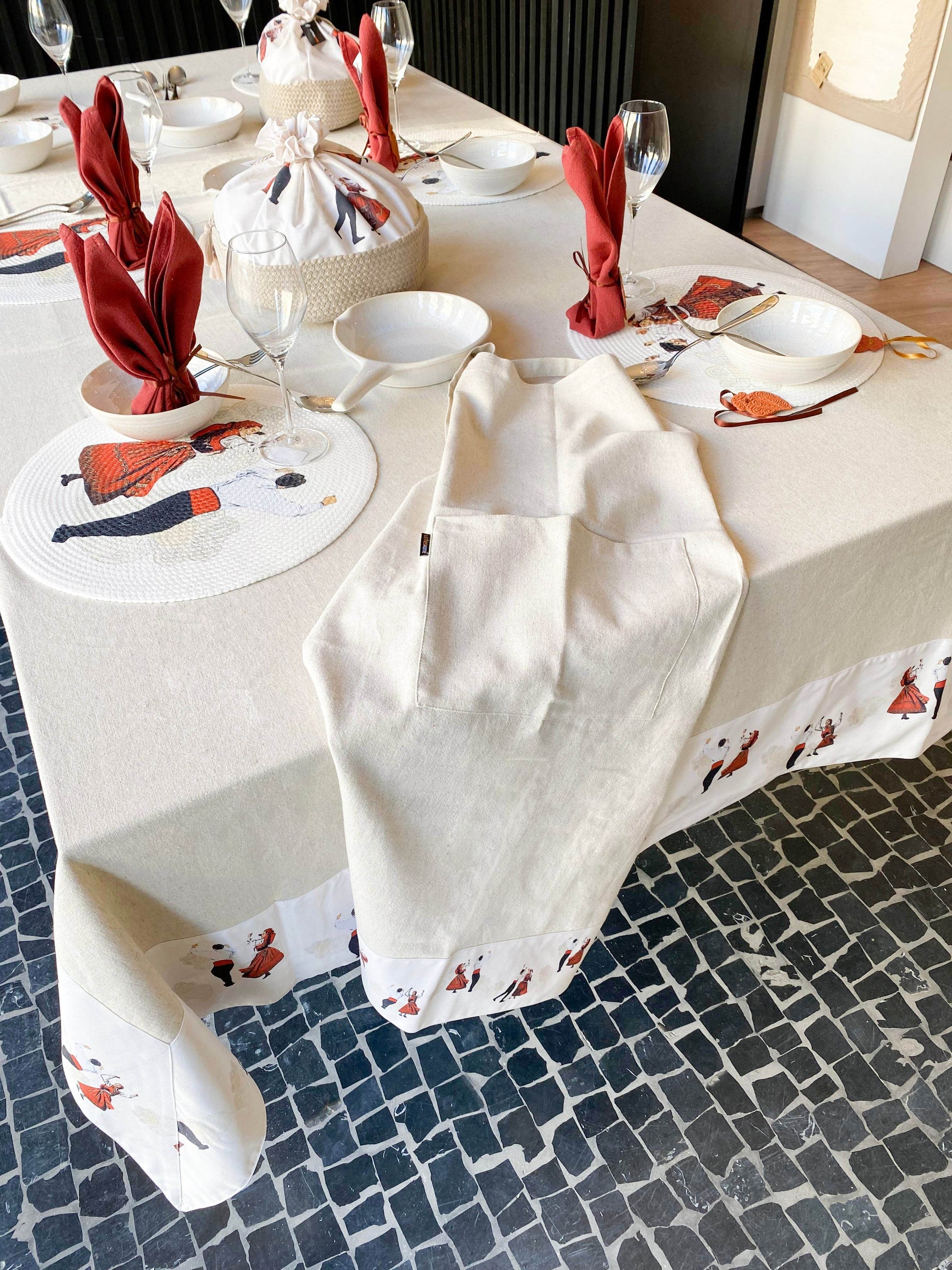 Toalha de Mesa Melânia Gomes - LethesHome