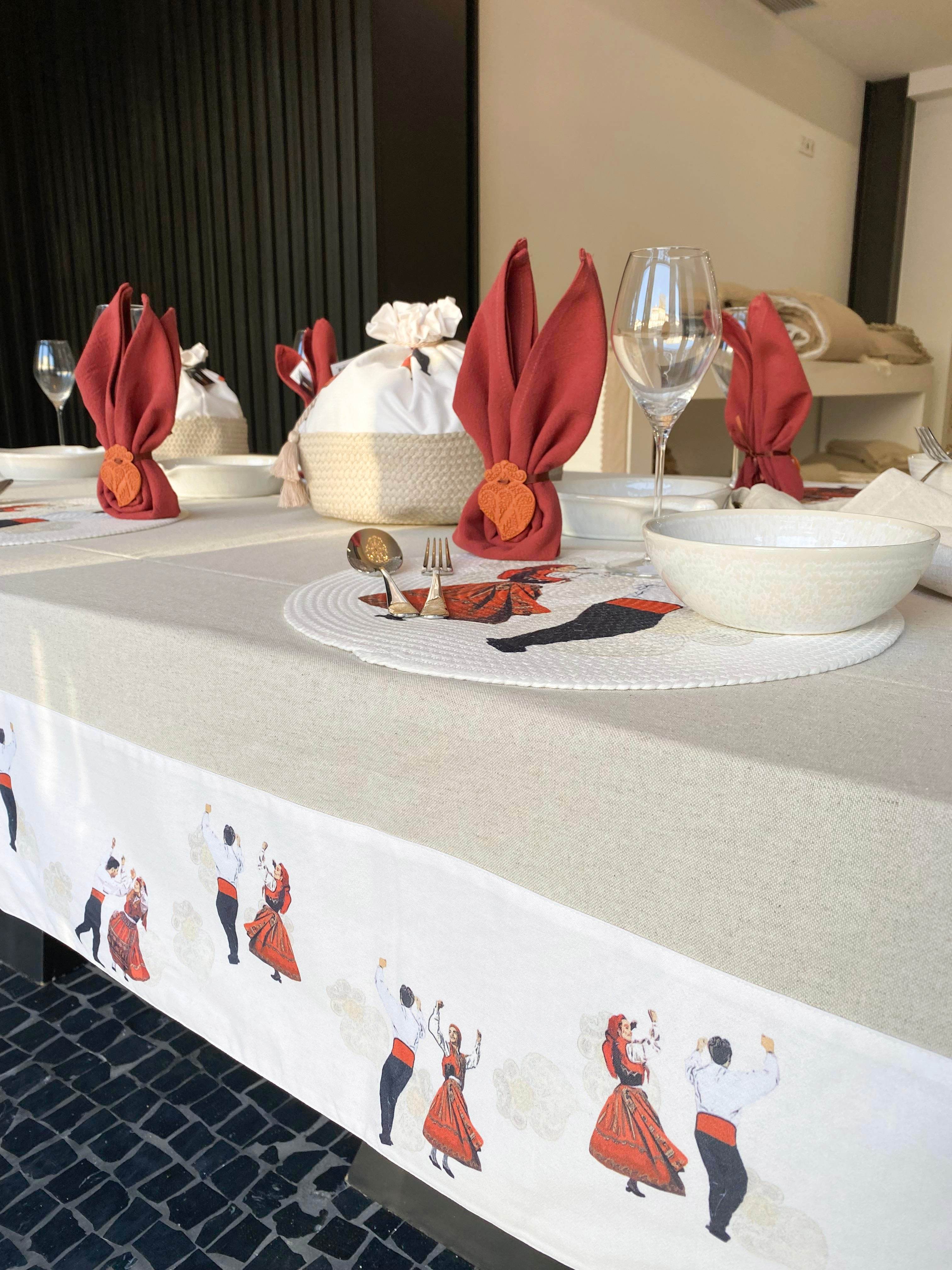 Toalha de Mesa Melânia Gomes - LethesHome