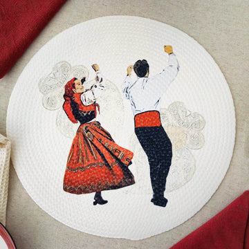 Round printed trança estampado placemat from Melânia Gomes collection