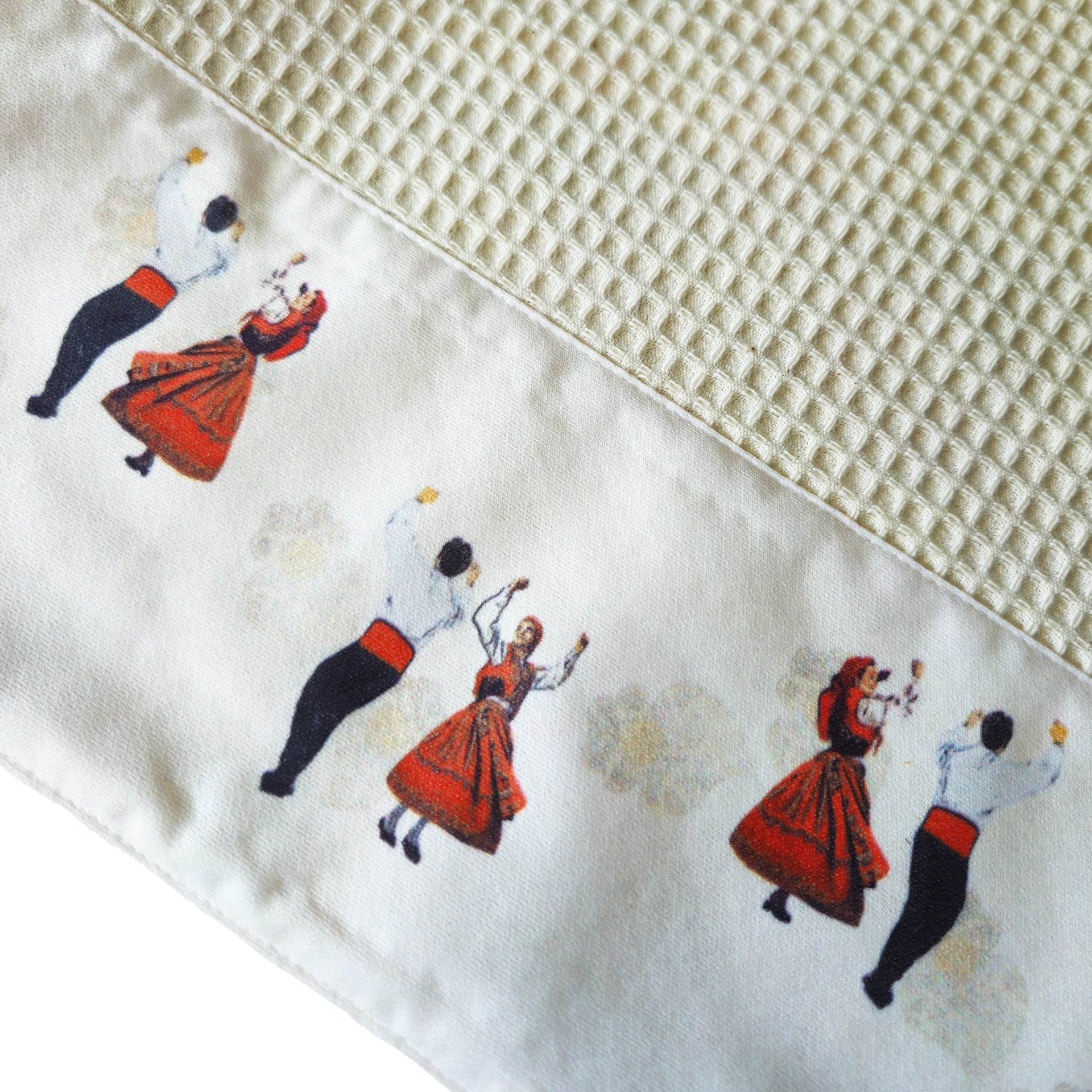 Pano de Cozinha em Favo c/ Aplicação Melânia Gomes - LethesHome