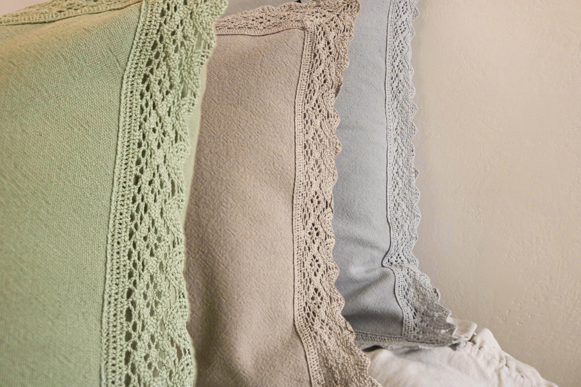 Colcha Acolchoada Tucuman Cor com Renda - LethesHome