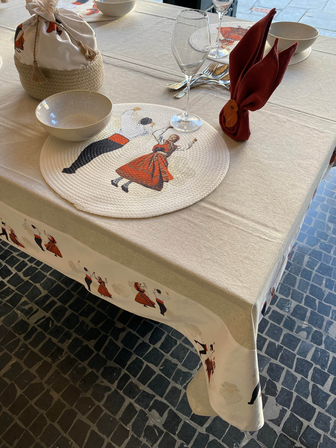 Toalha de Mesa Melânia Gomes - LethesHome