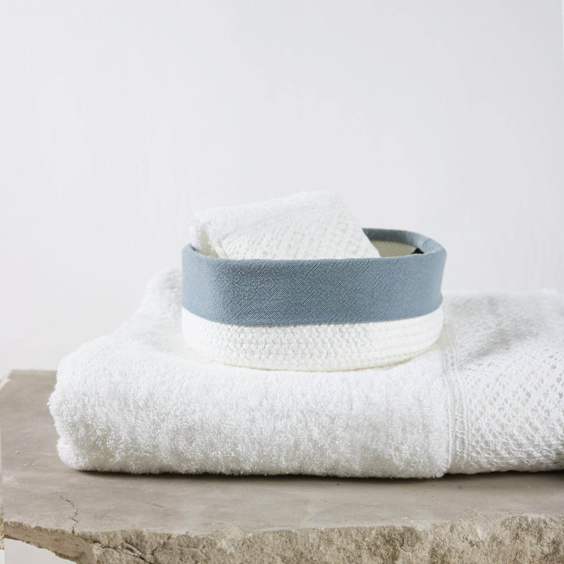 Cesto com Aplicação Linho Pure Soft - LethesHome